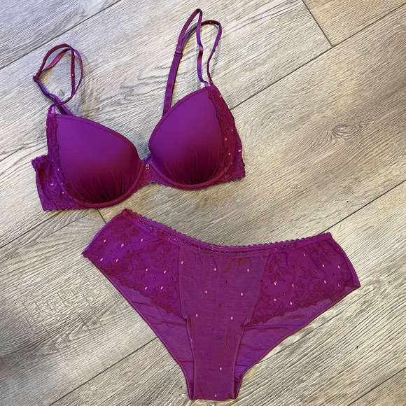 Marie Jo bra and panty set - Picture 2 of 5